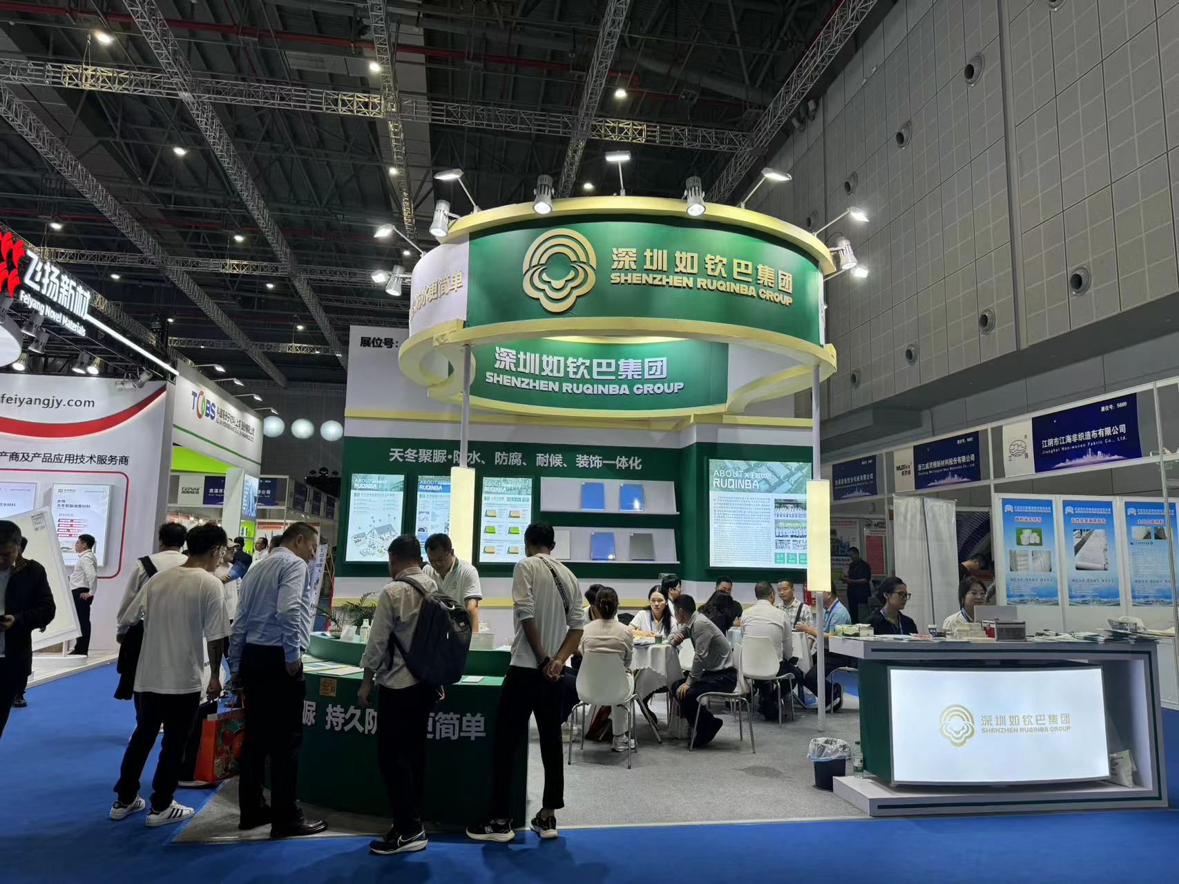 Ruqinba trong triển l&atilde;m sơn